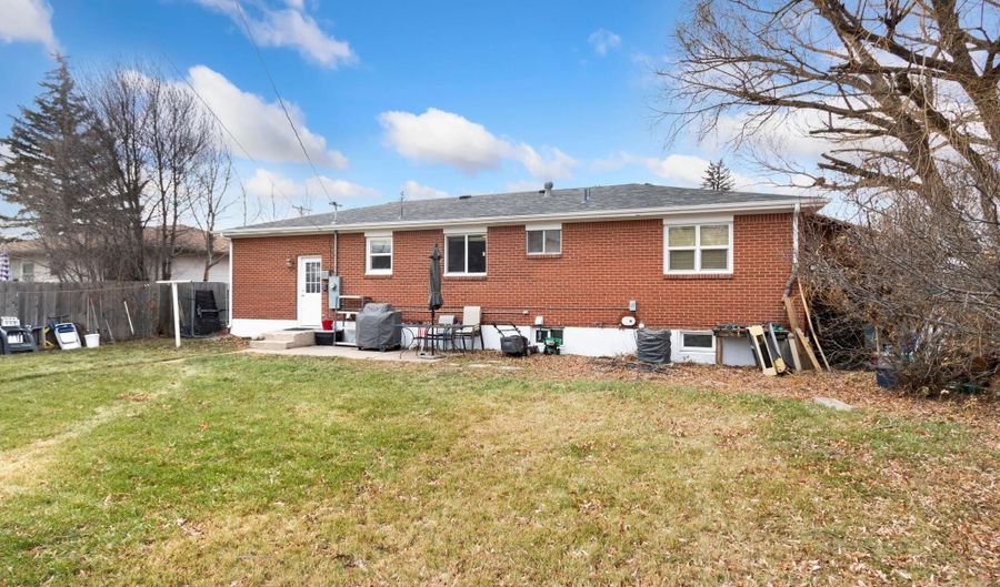 711 MONROE Ave, Cheyenne, WY 82001 - 4 Beds, 2 Bath
