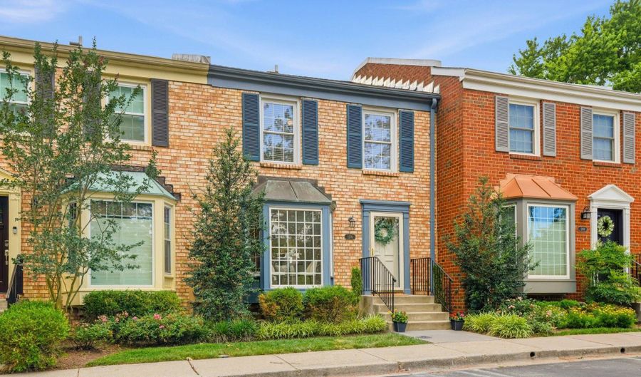 1270 CADDIE Dr, Arnold, MD 21012 - 3 Beds, 4 Bath