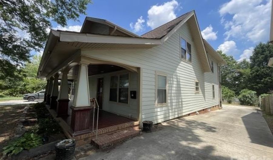 1512 Ivey Dr, Charlotte, NC 28205 - 5 Beds, 5 Bath