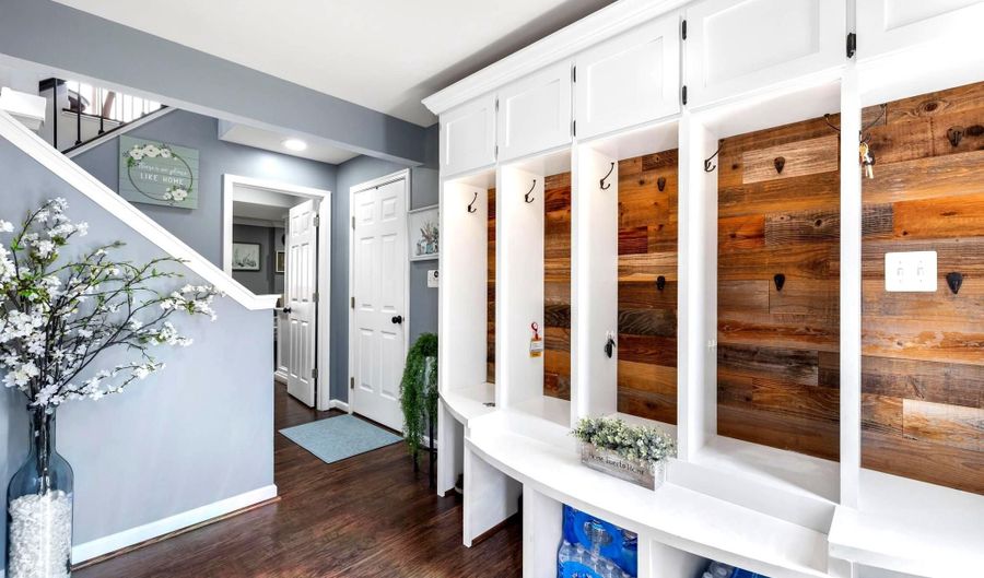 25427 ELM Ter, Aldie, VA 20105 - 3 Beds, 4 Bath