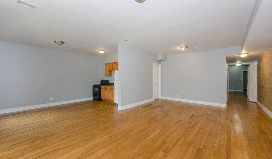 6909 S Paxton Ave 2, Chicago, IL 60649 - 3 Beds, 1 Bath