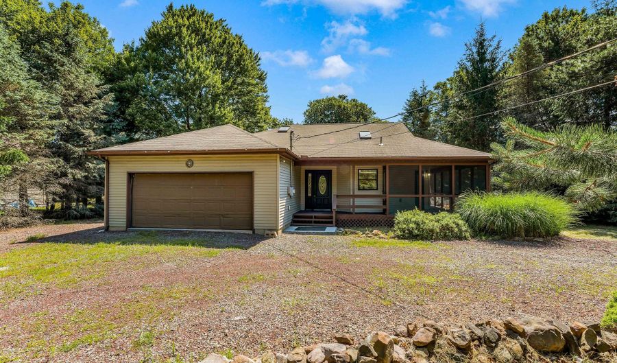 28 Penn Forest Trl, Albrightsville, PA 18210 - 3 Beds, 2 Bath