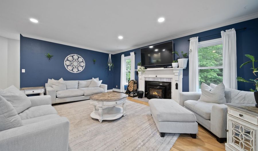 71 Deerwood Holw, Chester, NH 03036 - 4 Beds, 4 Bath
