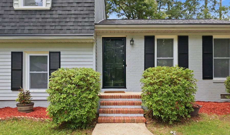 1111 Knollwood Dr, Apex, NC 27502 - 4 Beds, 3 Bath