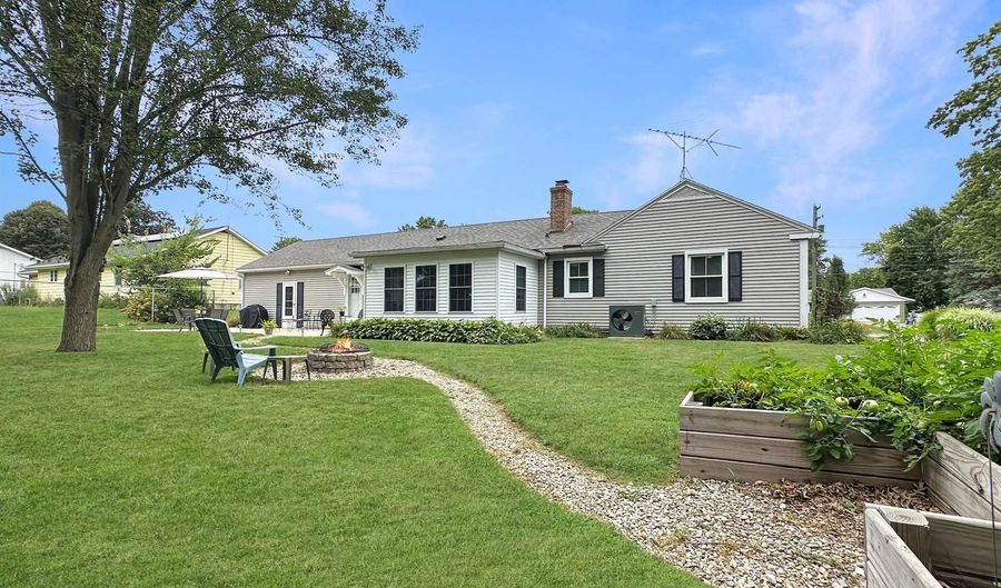 849 Hillcrest Dr, Ashland, OH 44805 - 2 Beds, 2 Bath