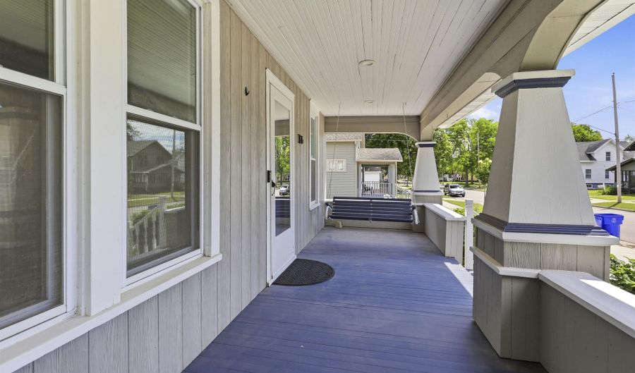 1126 W HARRIS St, Appleton, WI 54914 - 3 Beds, 2 Bath