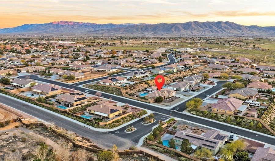 12389 Winesap, Apple Valley, CA 92308 - 5 Beds, 3 Bath