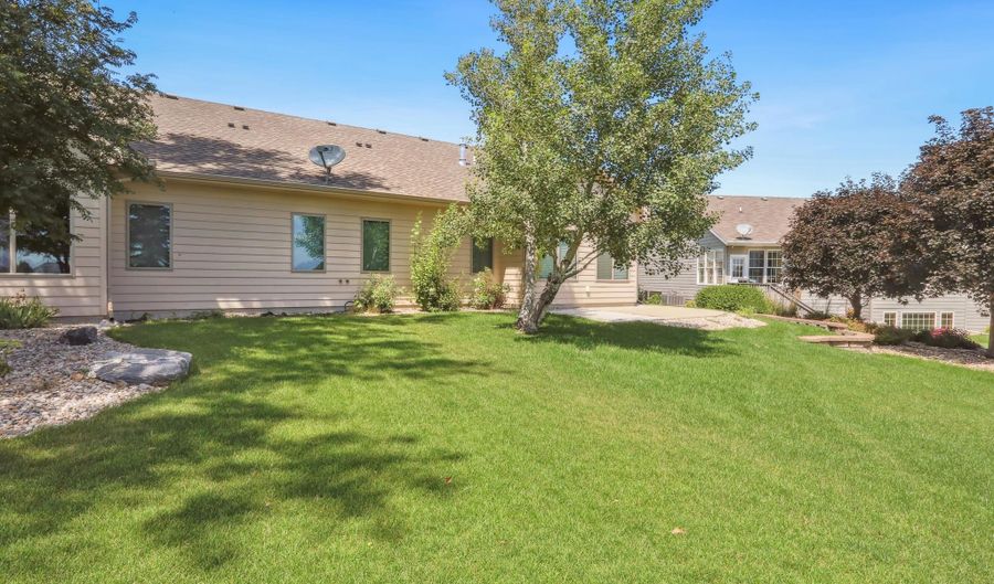 1711 Stewart Dr, Aberdeen, SD 57401 - 2 Beds, 2 Bath