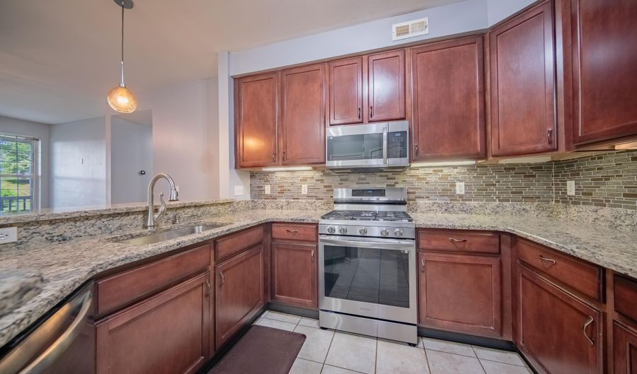 953 E Summerfield Glen Cir, Ann Arbor, MI 48103 - 2 Beds, 2 Bath