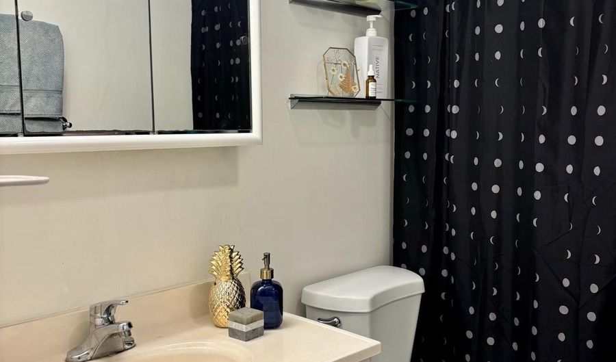 1300 ARMY NAVY Dr 816, Arlington, VA 22202 - 1 Beds, 1 Bath