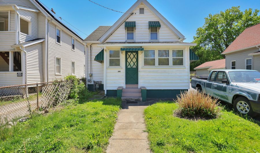 391 Park St, Bristol, CT 06010 - 2 Beds, 2 Bath
