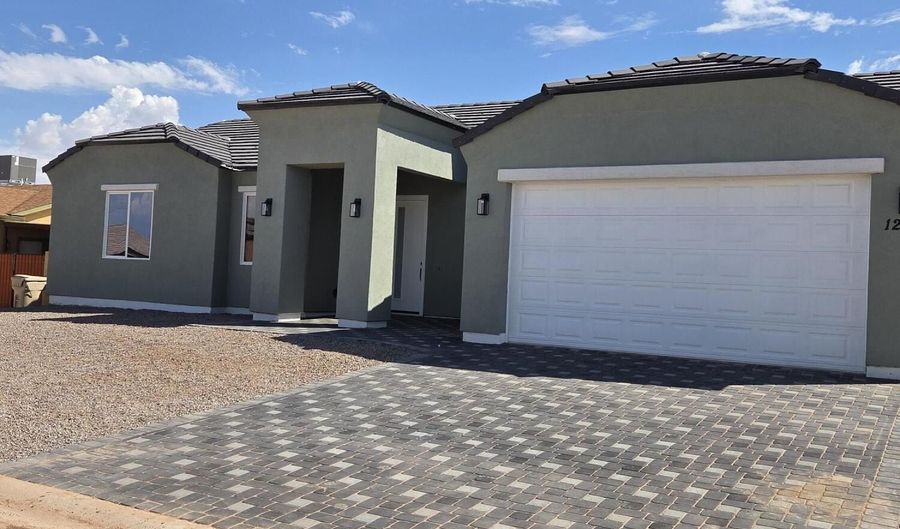 12459 W MADERO Dr, Arizona City, AZ 85123 - 3 Beds, 2 Bath