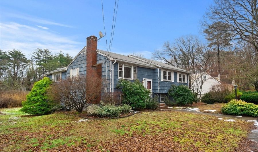 7 Wirling Dr, Beverly, MA 01915 - 4 Beds, 2 Bath