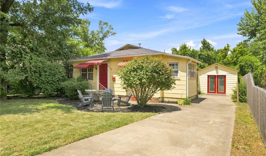 416 NW 7Th St, Bentonville, AR 72712 - 3 Beds, 2 Bath