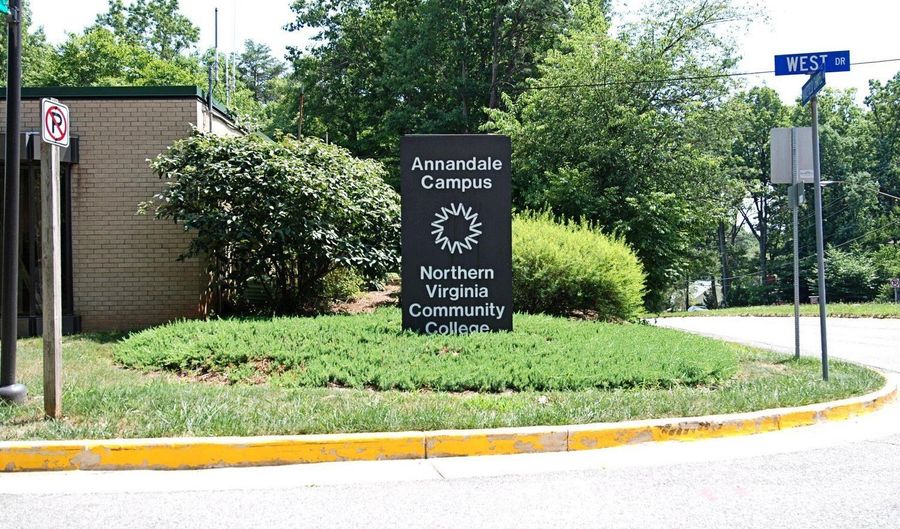 4712 SPRINGBROOK Dr, Annandale, VA 22003 - 4 Beds, 2 Bath