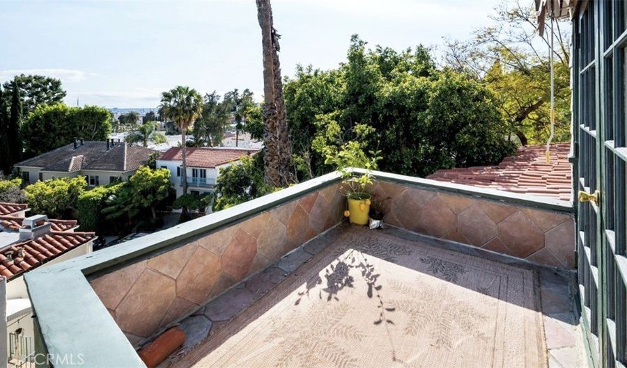 2174 Beachwood, Los Angeles, CA 90068 - 3 Beds, 2 Bath