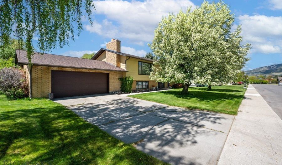 2105 Lincoln St, Anaconda, MT 59711 - 5 Beds, 3 Bath