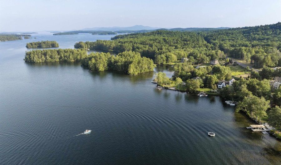 24 Dew Point Ln, Center Harbor, NH 03226 - 7 Beds, 6 Bath