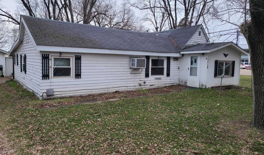 110 S County Line Rd, Lone Rock, WI 53556 - 2 Beds, 1 Bath