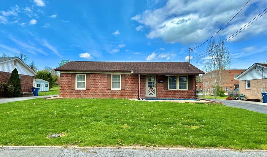 13 LINCOLN Ave, Berryville, VA 22611 - 3 Beds, 1 Bath