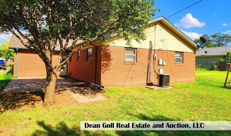 807 2nd St, Alva, OK 73717 - 2 Beds, 1 Bath