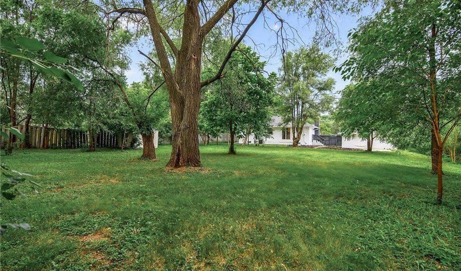 729 40th Ln, Anoka, MN 55303 - 2 Beds, 1 Bath