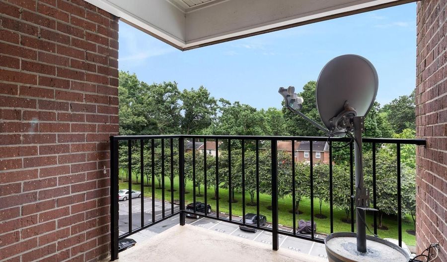 3334 WOODBURN VILLAGE Dr 33, Annandale, VA 22003 - 2 Beds, 2 Bath