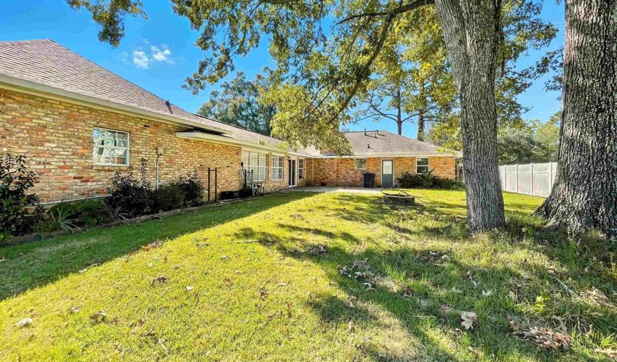 6335 Antioch Blvd, Baton Rouge, LA 70817 - 4 Beds, 3 Bath