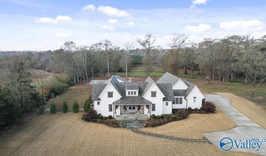 2582 S Broad St, Albertville, AL 35950 - 3 Beds, 3 Bath