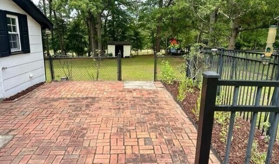 611 E L Ives Dr, Aberdeen, NC 28315 - 3 Beds, 2 Bath