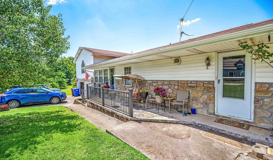 958 W Hunt Rd, Alcoa, TN 37701 - 2 Beds, 2 Bath