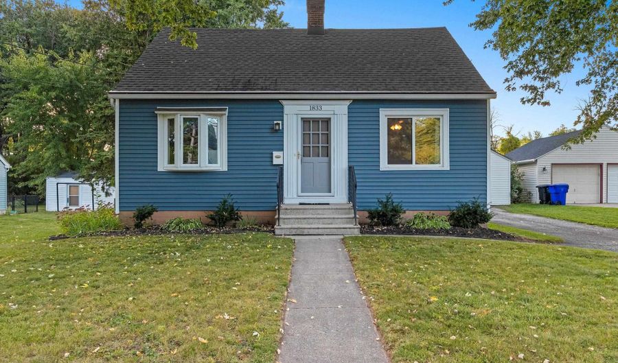 1833 N OWAISSA St, Appleton, WI 54911 - 3 Beds, 2 Bath