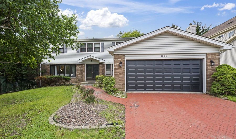 815 E Hintz Rd, Arlington Heights, IL 60004 - 4 Beds, 3 Bath