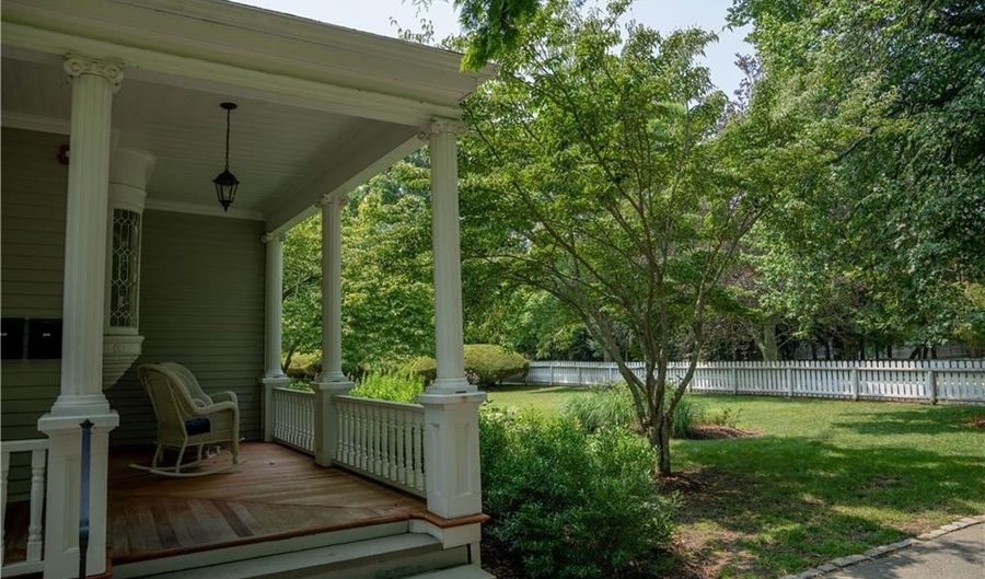 141 Narragansett Ave 2C, Newport, RI 02840 - 2 Beds, 2 Bath