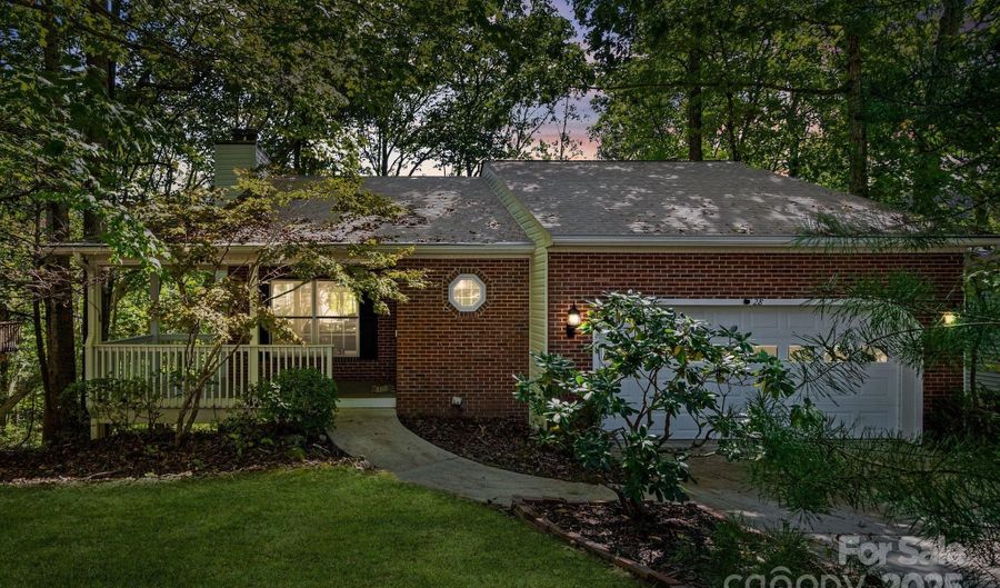 28 Foxberry Dr, Arden, NC 28704 - 3 Beds, 3 Bath