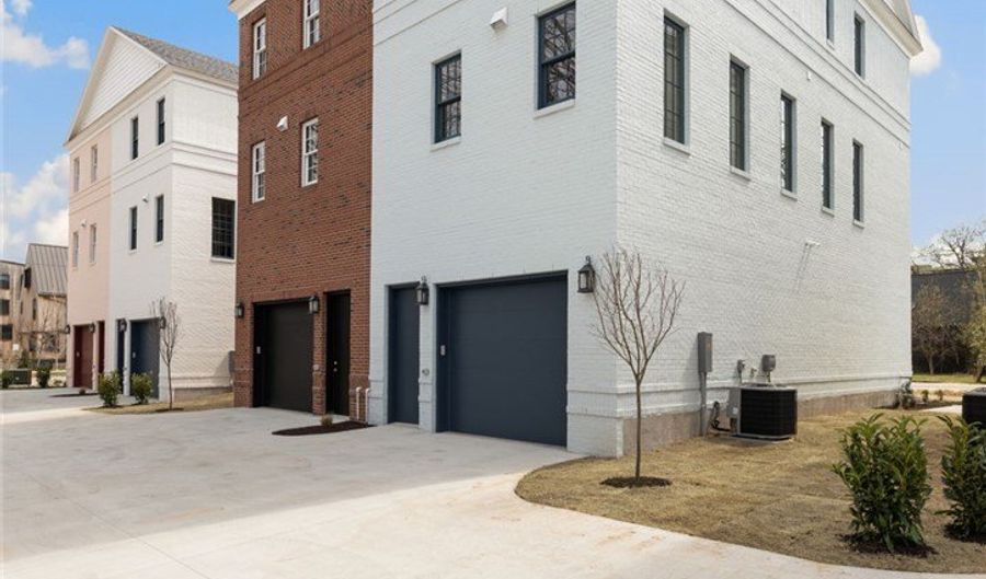 349 SE 4th St, Bentonville, AR 72712 - 2 Beds, 2 Bath