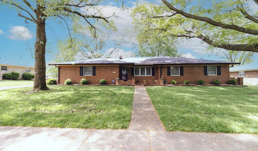 8610 Royal Meadow Dr, Indianapolis, IN 46217 - 4 Beds, 2 Bath