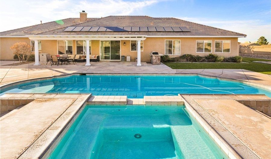 12389 Winesap, Apple Valley, CA 92308 - 5 Beds, 3 Bath