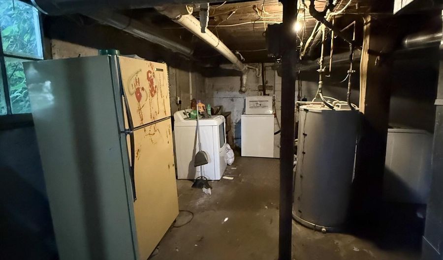 226 Monroe St, Allegan, MI 49010 - 3 Beds, 1 Bath