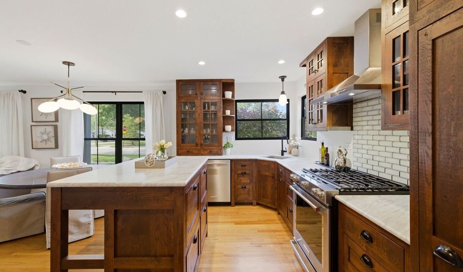 607 E Frederick St, Arlington Heights, IL 60004 - 3 Beds, 2 Bath