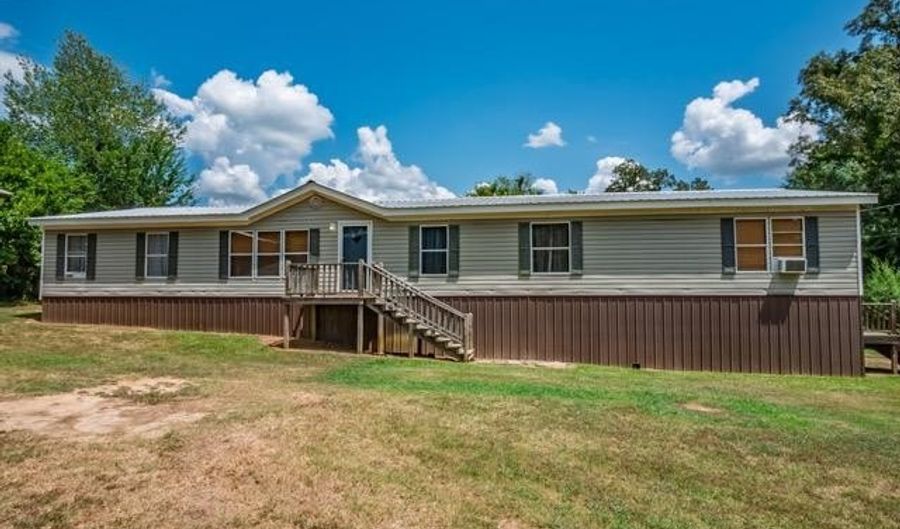 1376 Crouch Rd, Batesville, MS 38606 - 4 Beds, 2 Bath