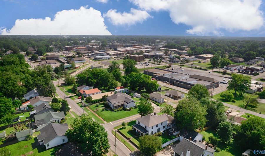 501 S Houston St, Athens, AL 35611 - 4 Beds, 2 Bath