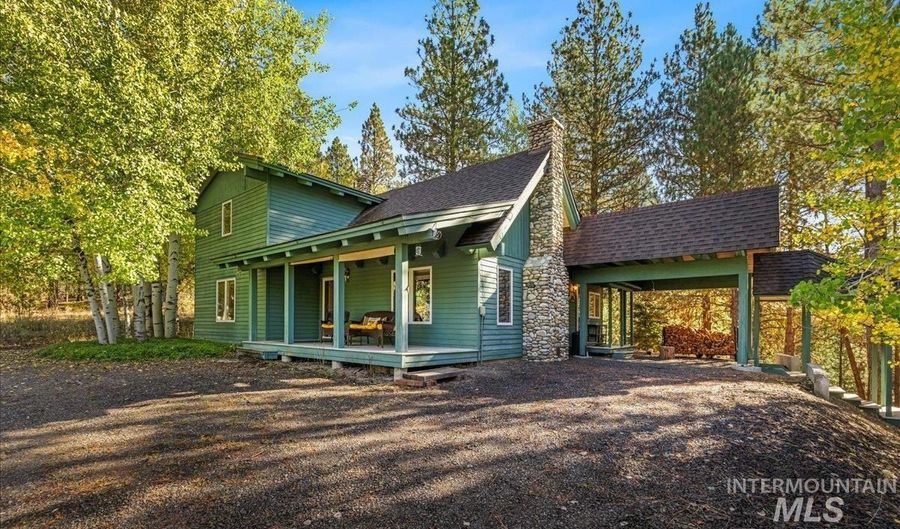 9734 Moore Dr, Cascade, ID 83611 - 3 Beds, 2 Bath