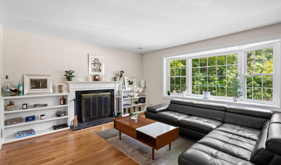 5801 DEVONSHIRE Dr, Bethesda, MD 20816 - 5 Beds, 3 Bath