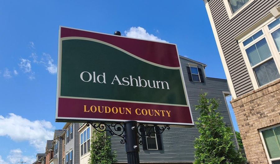 43821 STUBBLE CORNER Sq, Ashburn, VA 20147 - 3 Beds, 4 Bath
