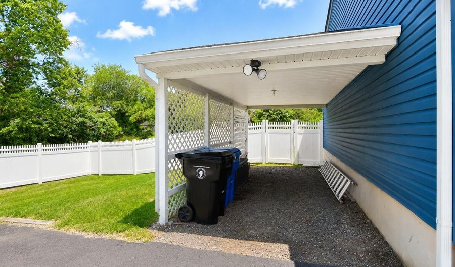 469 East Rd, Belford, NJ 07718 - 3 Beds, 1 Bath