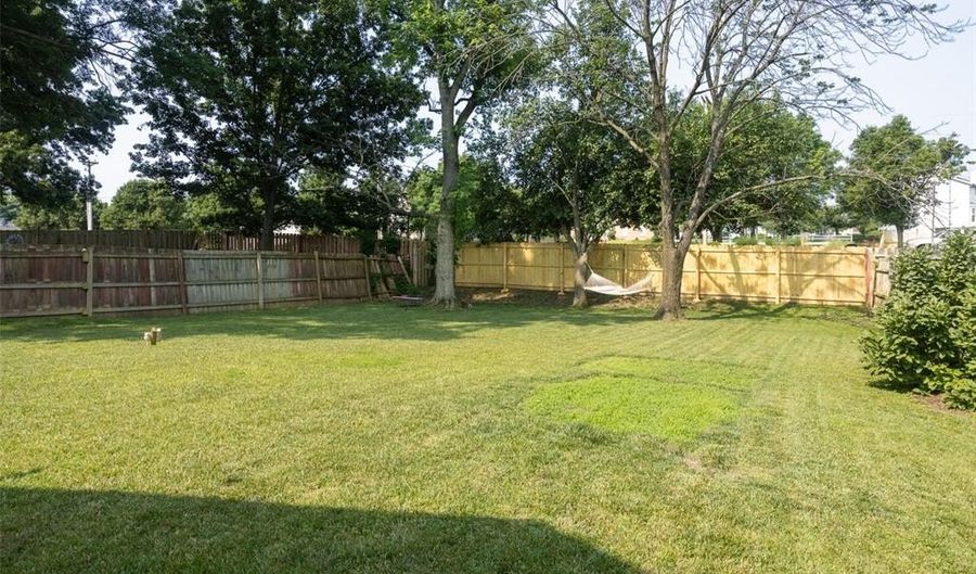 531 Charoak Dr, Ballwin, MO 63021 - 3 Beds, 3 Bath
