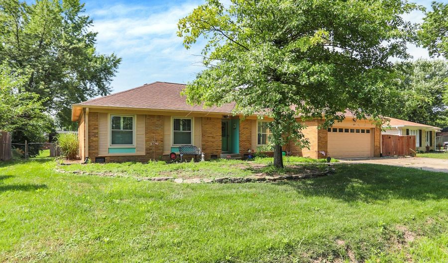 639 W Banta Rd, Indianapolis, IN 46217 - 3 Beds, 3 Bath