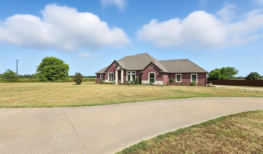 202 Connor Pl, Sulphur Springs, TX 75482 - 4 Beds, 3 Bath