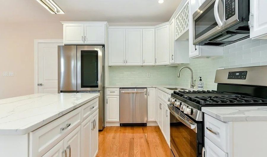 31 Chipman St, Boston, MA 02124 - 3 Beds, 2 Bath